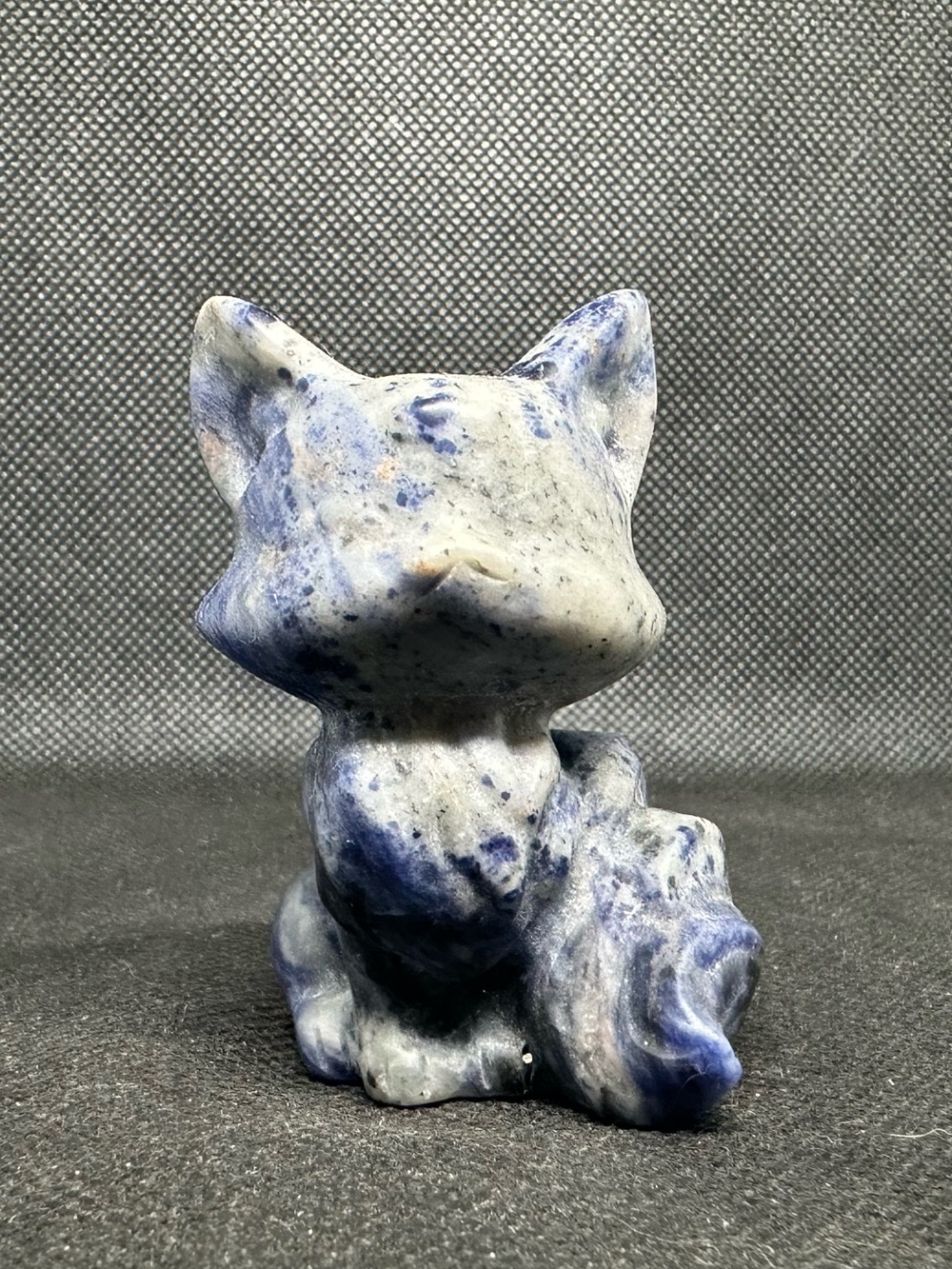 Sodalite Fox carving